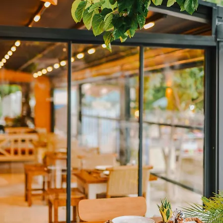 ウンサル ホテル 3*