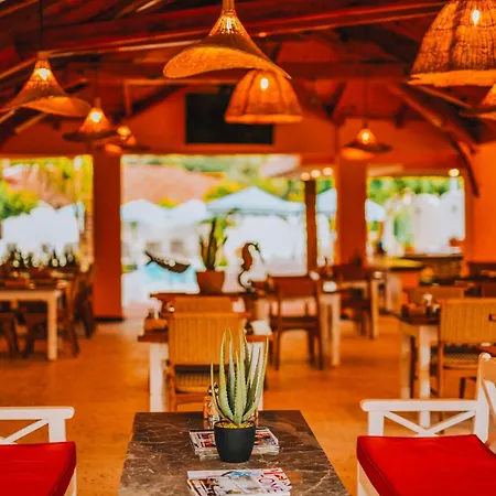 ウンサル ホテル 3*